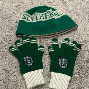 Slytherin Green and White Kids Hat and Gloves Set
